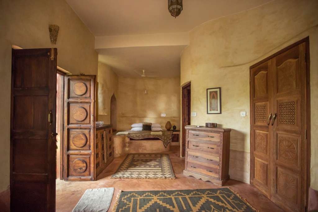 india-retreat-purple-yoga